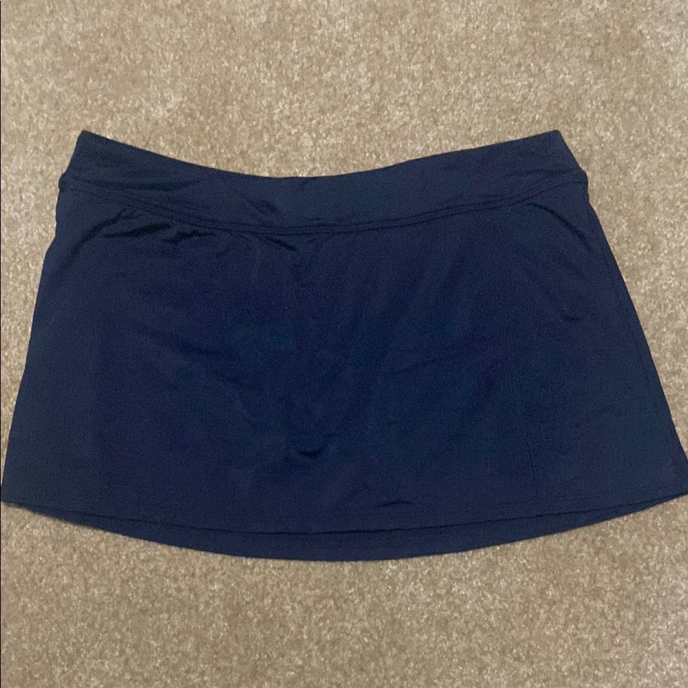 Croft & Barrow black swim skirt. Size medium.
Great condition.